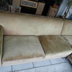 8_2 Goldene Stoffcouch_Sofa