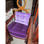 131_Schöner violetter Sessel