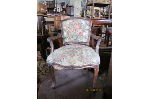 148_Eleganter Sessel