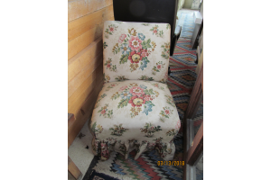 212_Weicher Sessel mit Blumenbezug