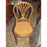 243Schöner alter Stuhl